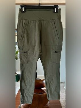 Athleta Headlands Hybrid Cargo Tights Joggers Peat Green Zipper Pockets Size 4